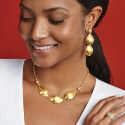 Meridian Lumens Flora Short Necklace -Style Haven Shop meridian lumens flora short necklace brushed gold 4